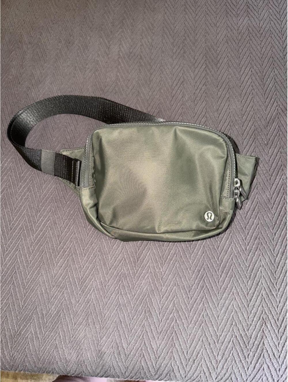 Lululemon Everywhere Belt Bag Army Green 2L